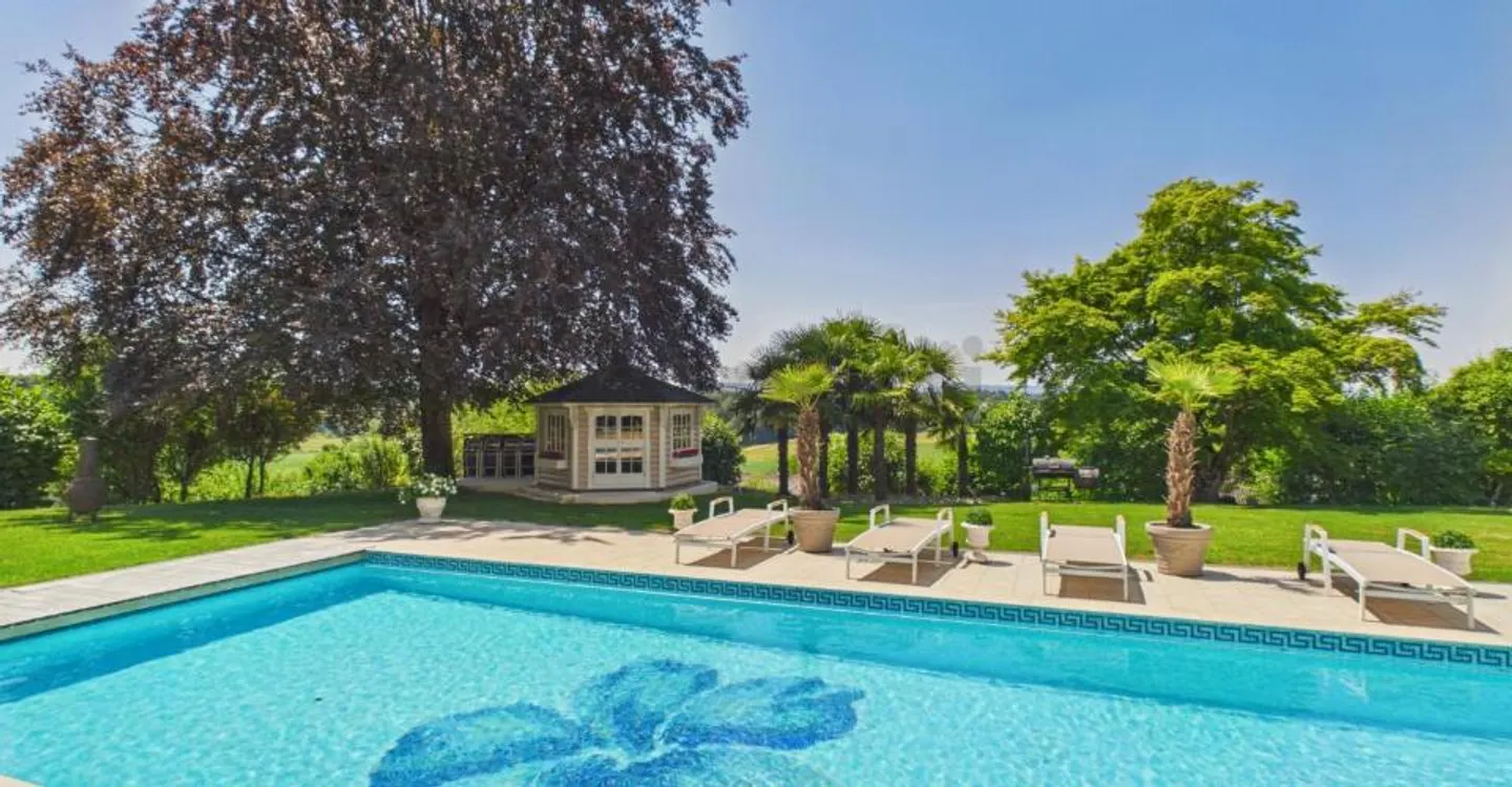 Exklusive Villa mit grandiosem Pool und unverbaubarem Panoramablick - Foto 1 von 11