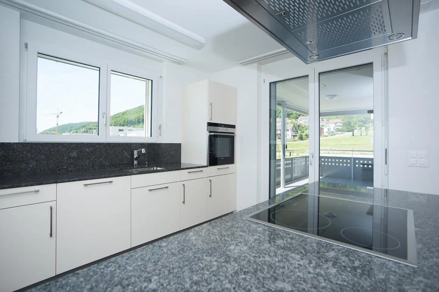 Family apartment with practical layout - Photo 4 of 9