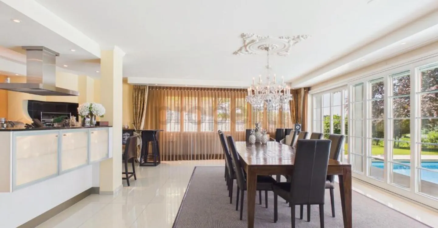 Exklusive Villa mit grandiosem Pool und unverbaubarem Panoramablick - Foto 4 von 11