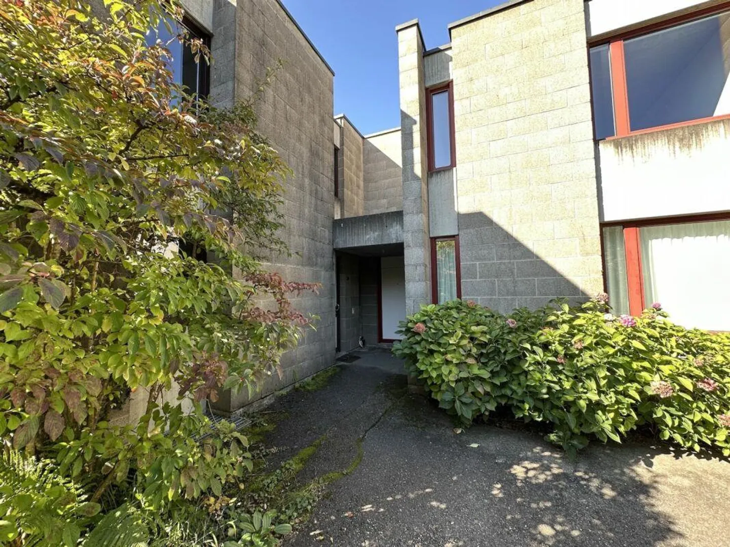Casa a schiera senza tempo e bella con privacy in una zona residenziale privilegiata - Foto 2 di 13