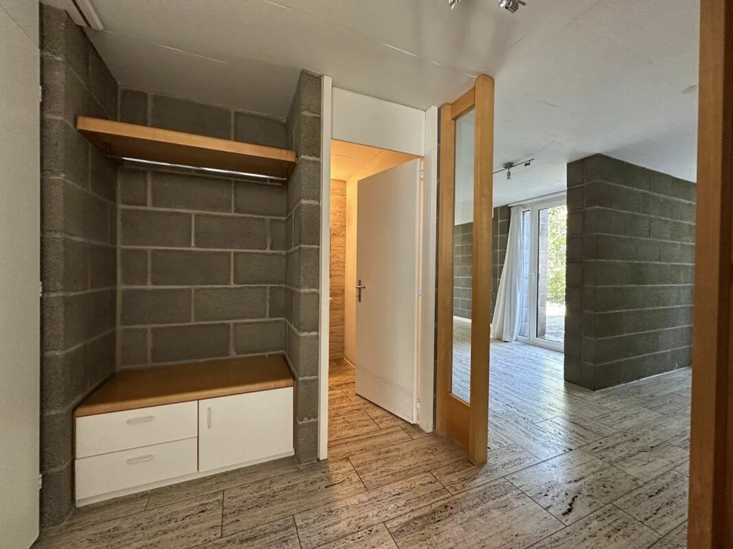 Casa a schiera senza tempo e bella con privacy in una zona residenziale privilegiata - Foto 3 di 13