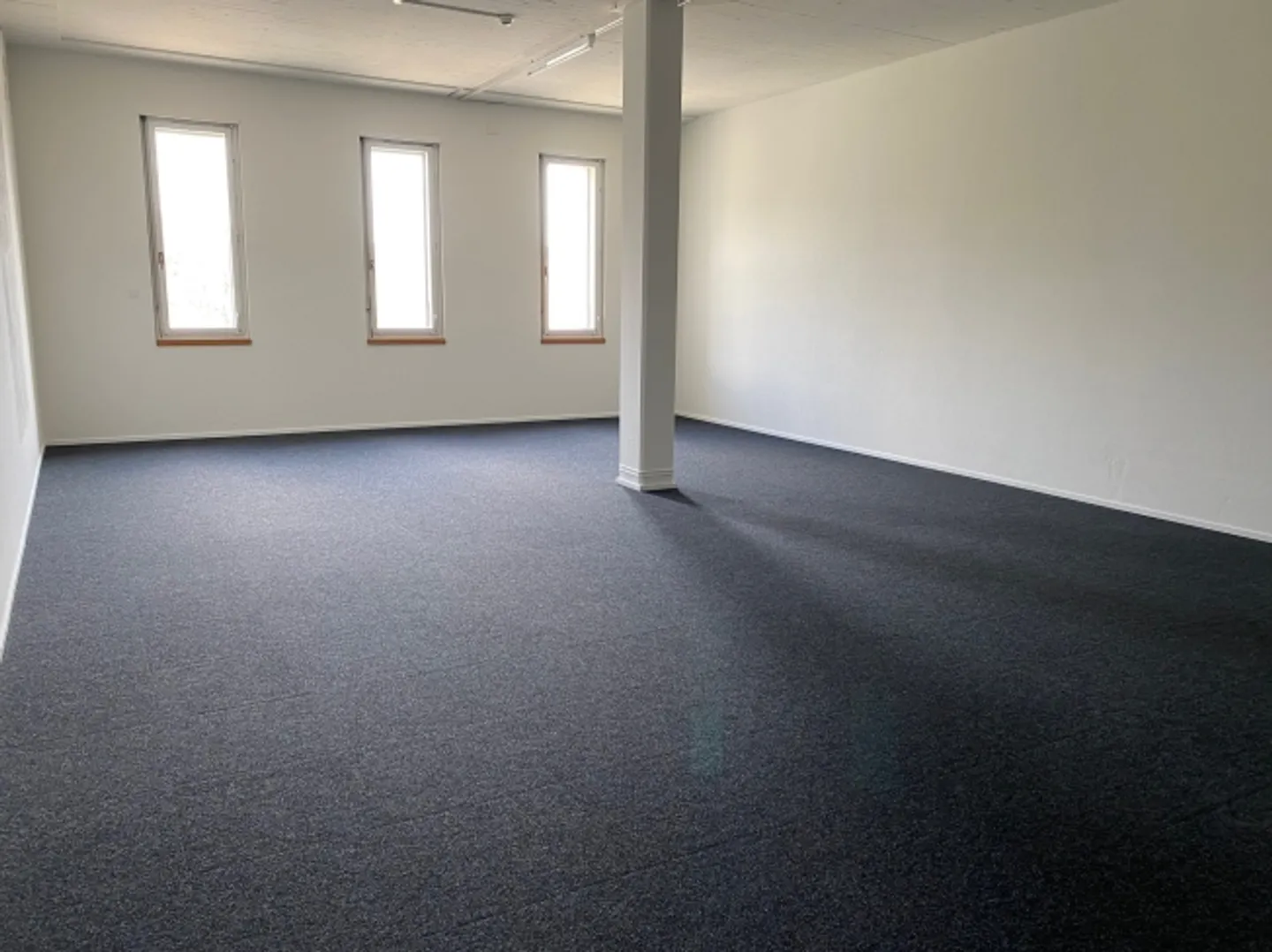 Spazio commerciale nel centro di Peseux - Foto 5 di 6