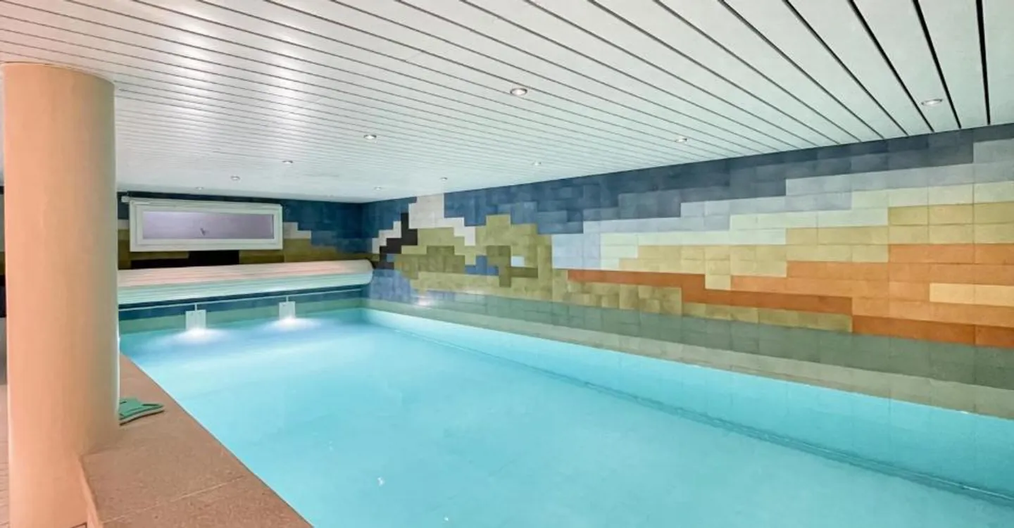 Luxusvilla mit Innenpool - Foto 7 von 8