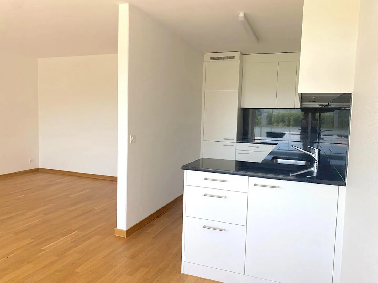 Appartement 2.5 pièces avec grand balcon et belle vue - Photo 3 sur 10
