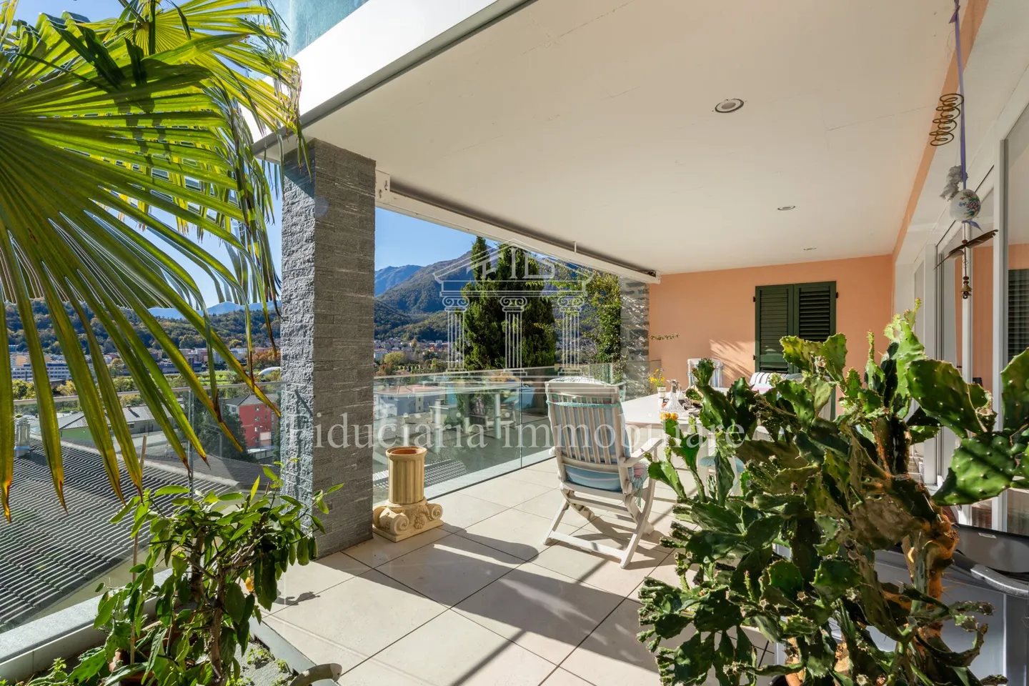 SOLDUNO - Appartamento spazioso con studio in casa bifamiliare - Foto 2 di 13