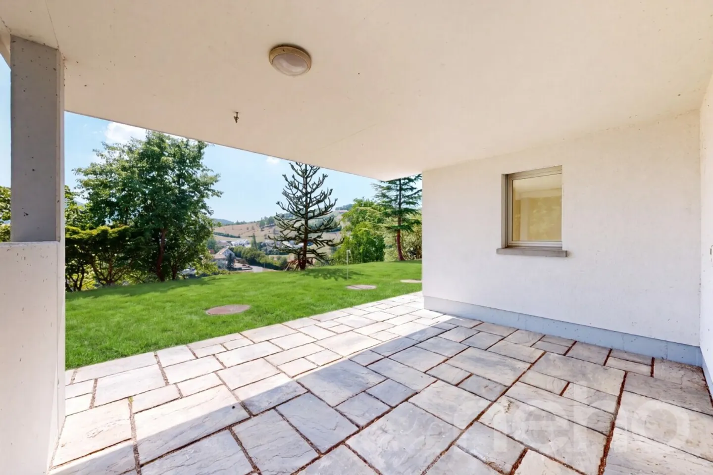 Grosszügiges Einfamilienhaus mit Garten - Foto 10 von 12
