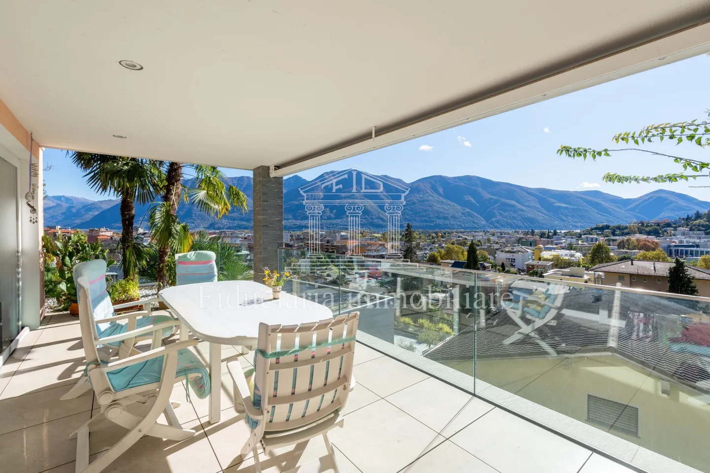 SOLDUNO - Appartamento spazioso con studio in casa bifamiliare - Foto 1 di 13