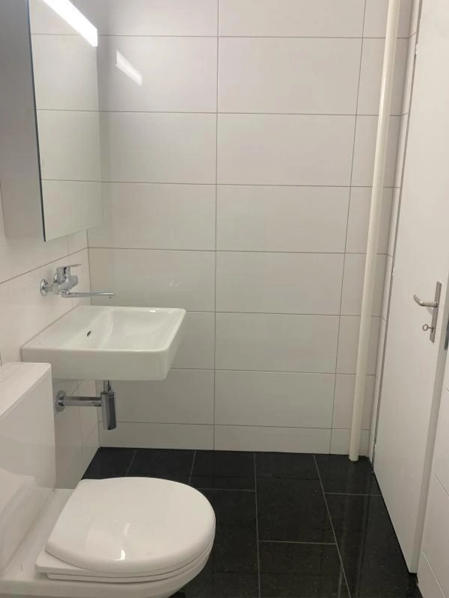 Appartement 2.5 pièces avec grand balcon et belle vue - Photo 8 sur 10