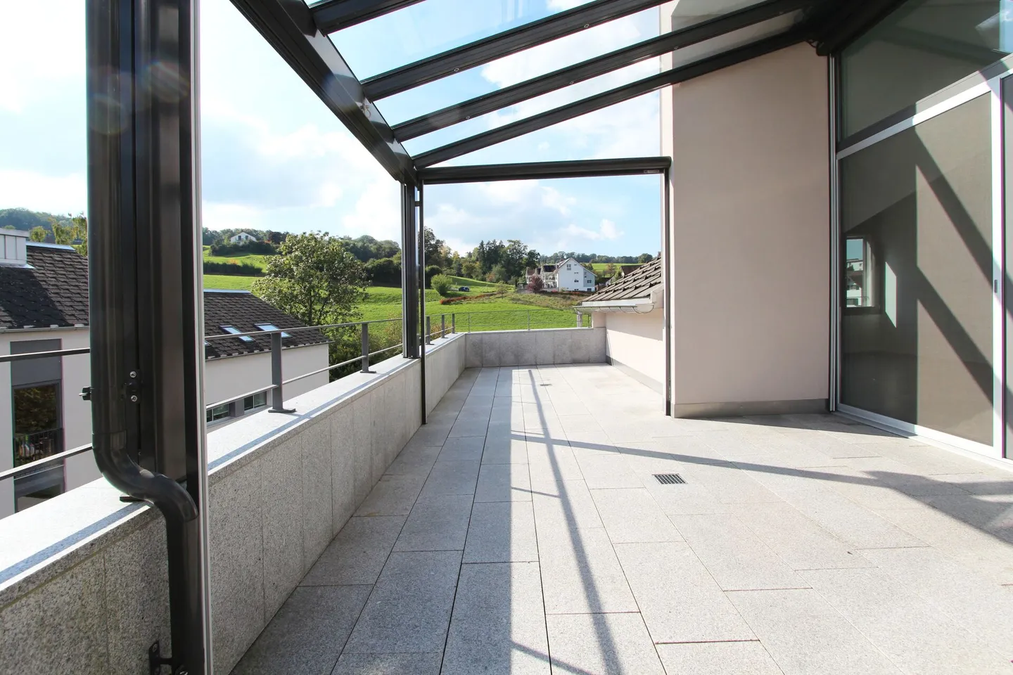 Naturale ed Elegante: Maisonette Penthouse da Sogno con 5.5 Camere - Foto 1 di 10