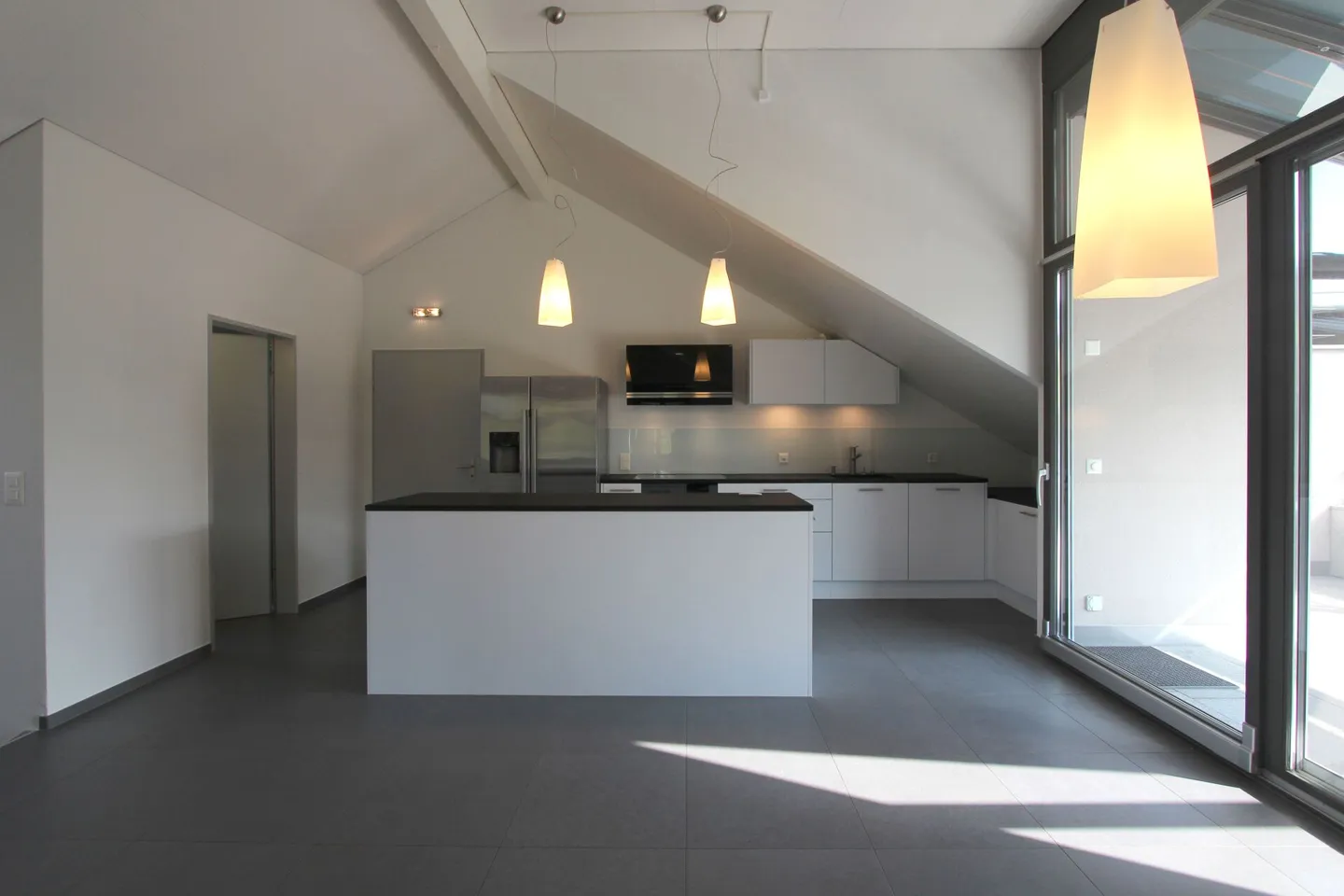 Naturale ed Elegante: Maisonette Penthouse da Sogno con 5.5 Camere - Foto 2 di 10