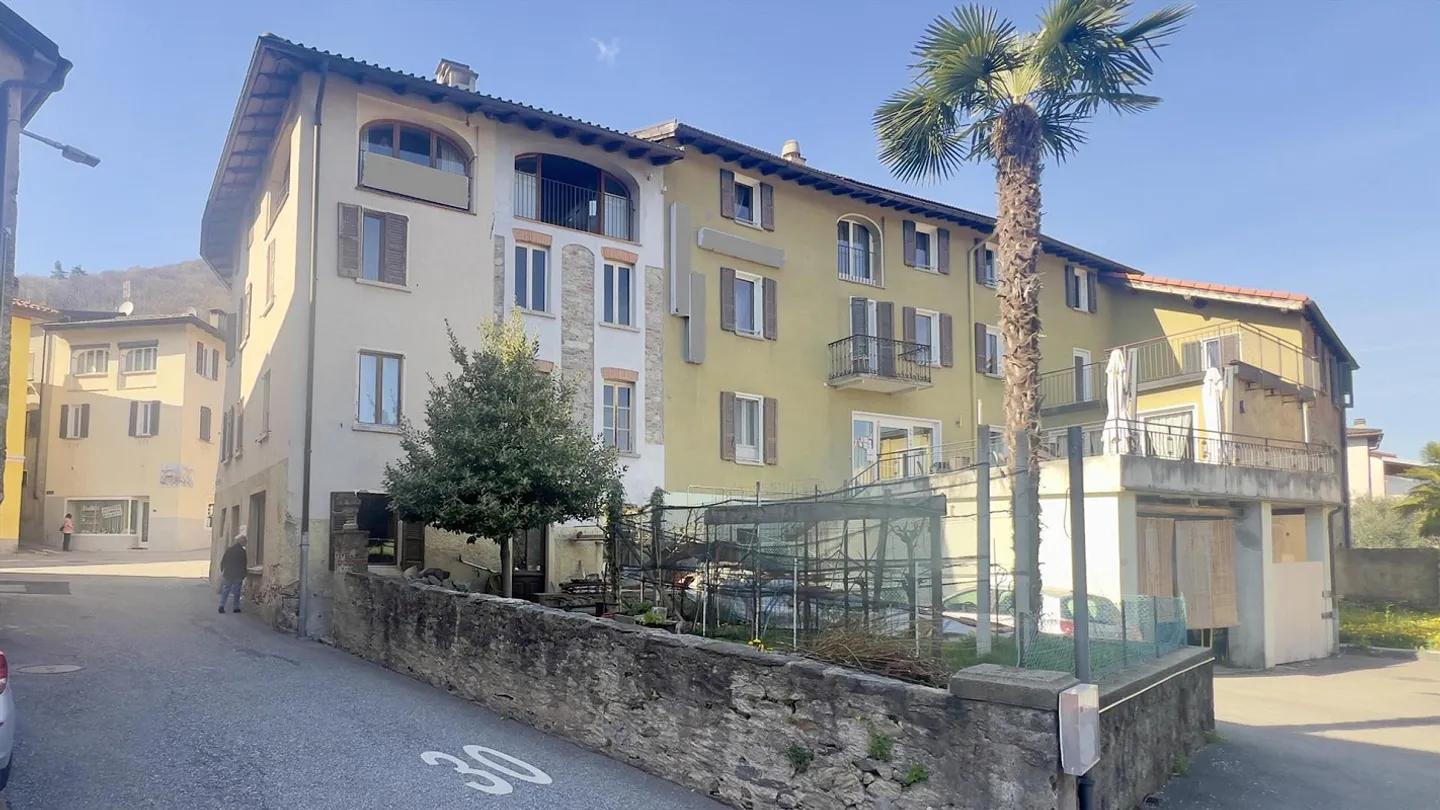 SCHNÄPPCHEN - HAUS MIT 6 WOHNEINHEITEN IM ZENTRUM VON NOVAGGIO - Foto 8 von 13