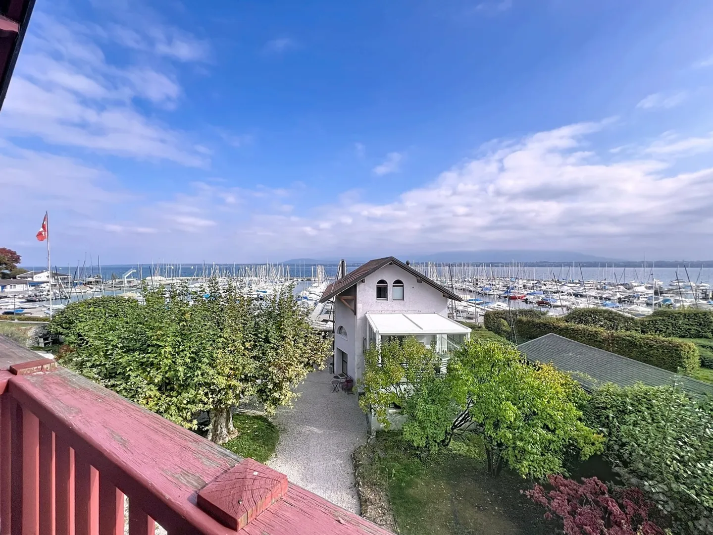 Magnificent villa with garden just steps from the lake - Photo 10 of 15