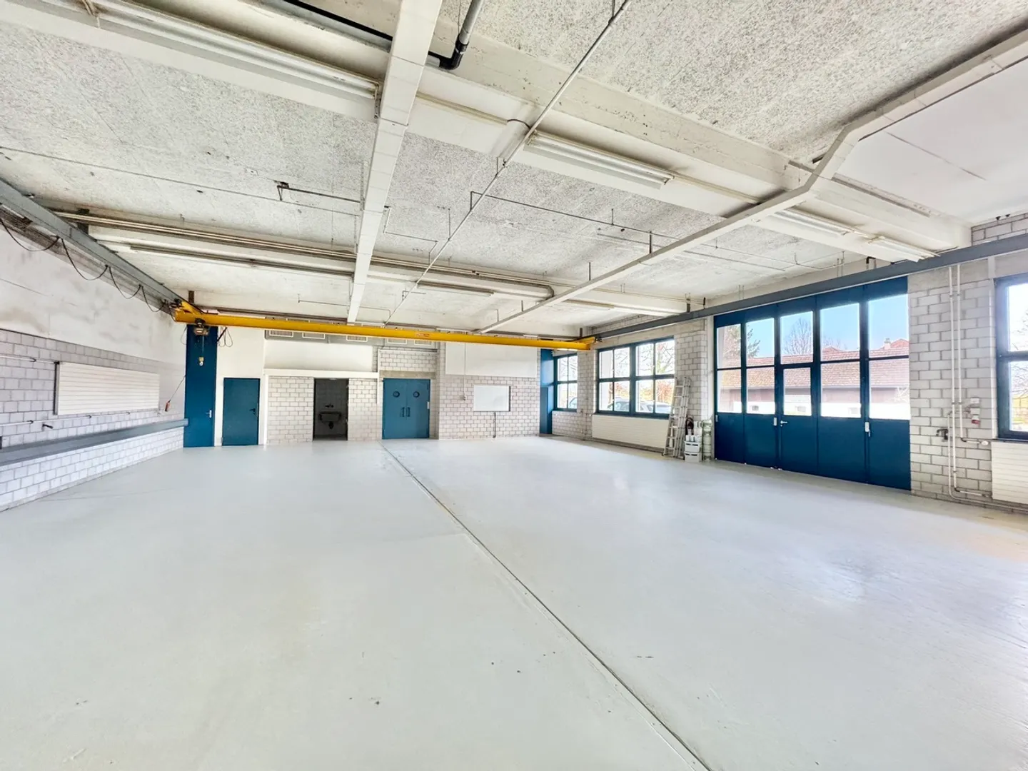 Versatile Commercial Property - Photo 4 of 10