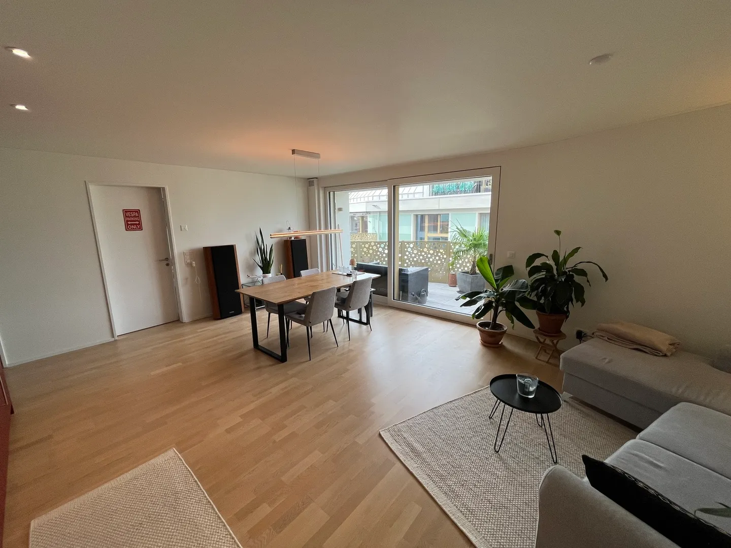 Apartment for rent - Photo 2 of 8