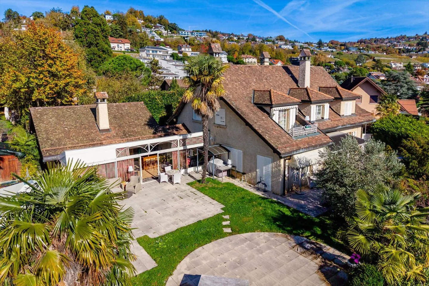 Exclusif à Lutry - Spacieuse villa familiale avec jardin et vue panoramique - Photo 3 sur 7