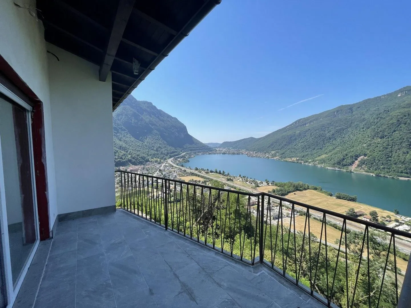 Casa unifamiliare con vista panoramica - Foto 2 di 5