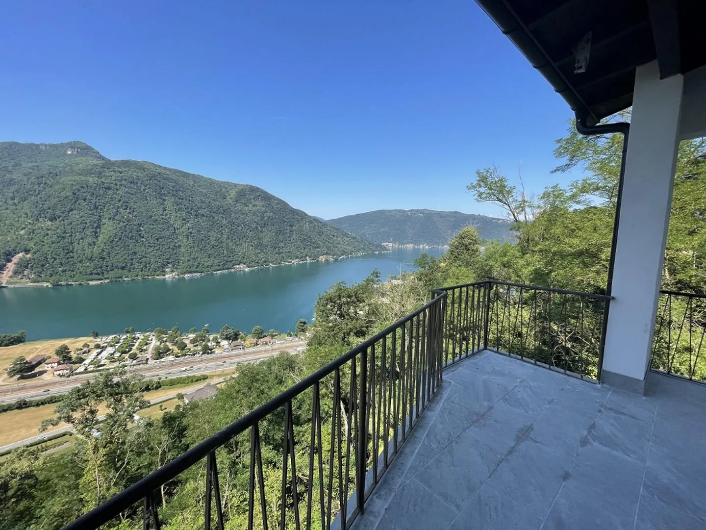 Casa unifamiliare con vista panoramica - Foto 3 di 5