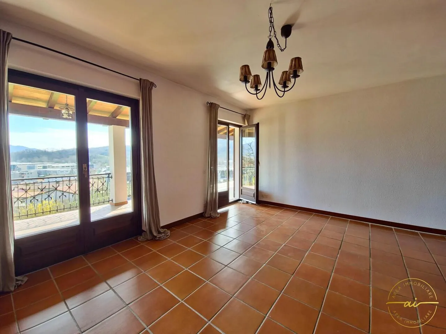 Prestigeträchtige Mediterrane Villa mit Garten und Offener Aussicht - Foto 7 von 13