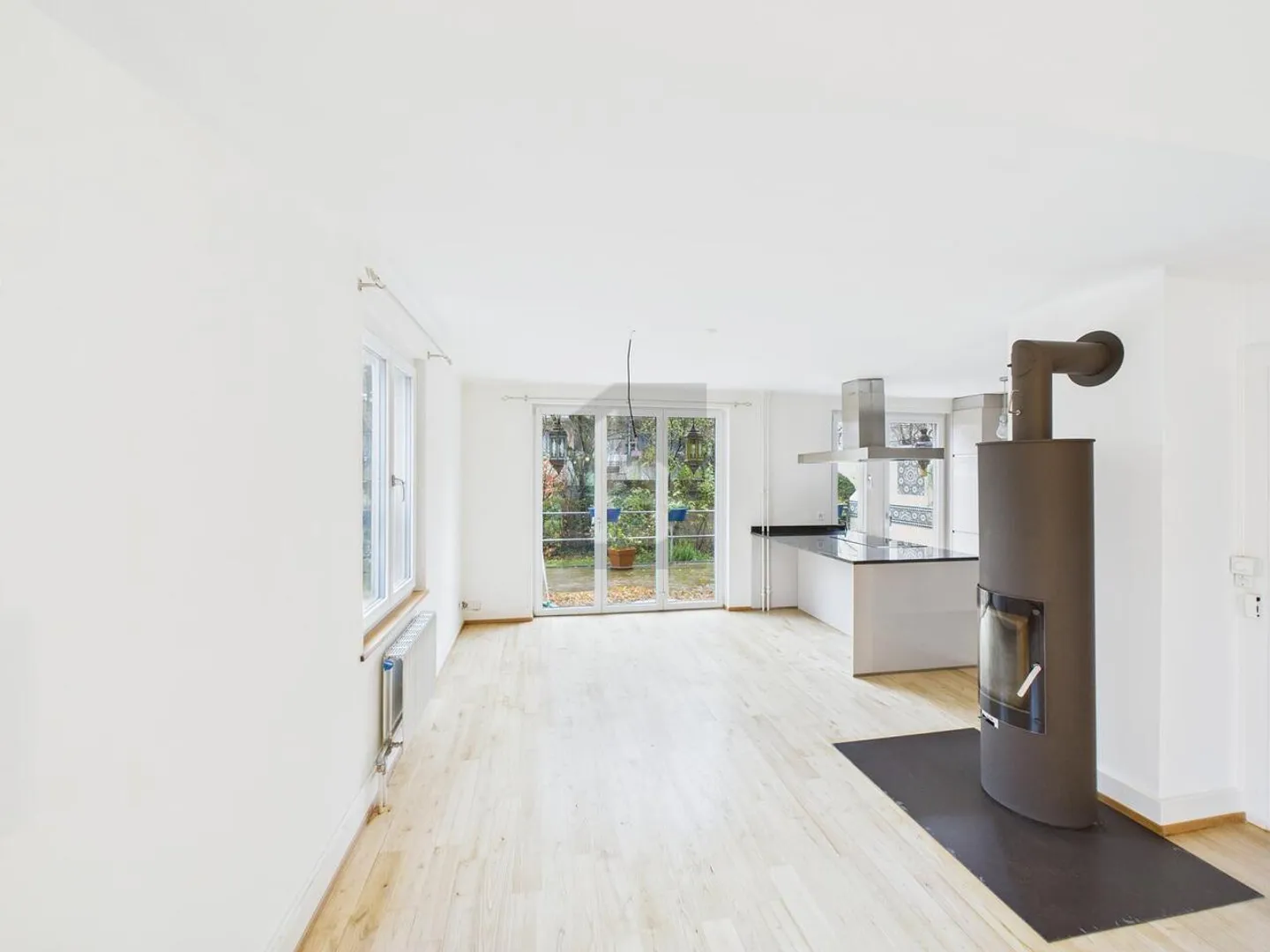 FAMILIENTRAUM MIT GROSSER TERRASSE UND GARTEN - Foto 2 von 6