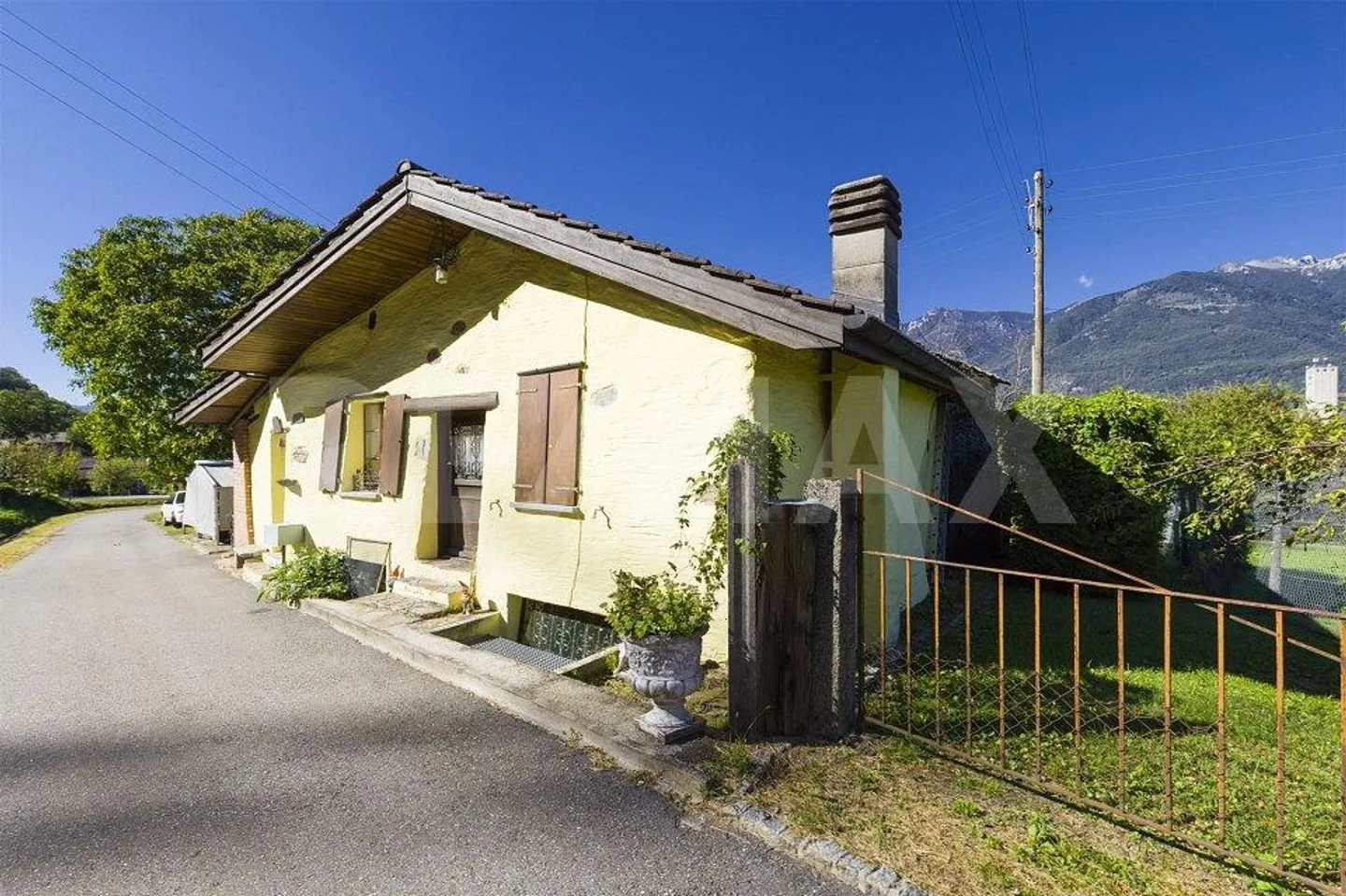 Casa unifamiliare rustica in mezzo a vigneti e montagne - Foto 3 di 10