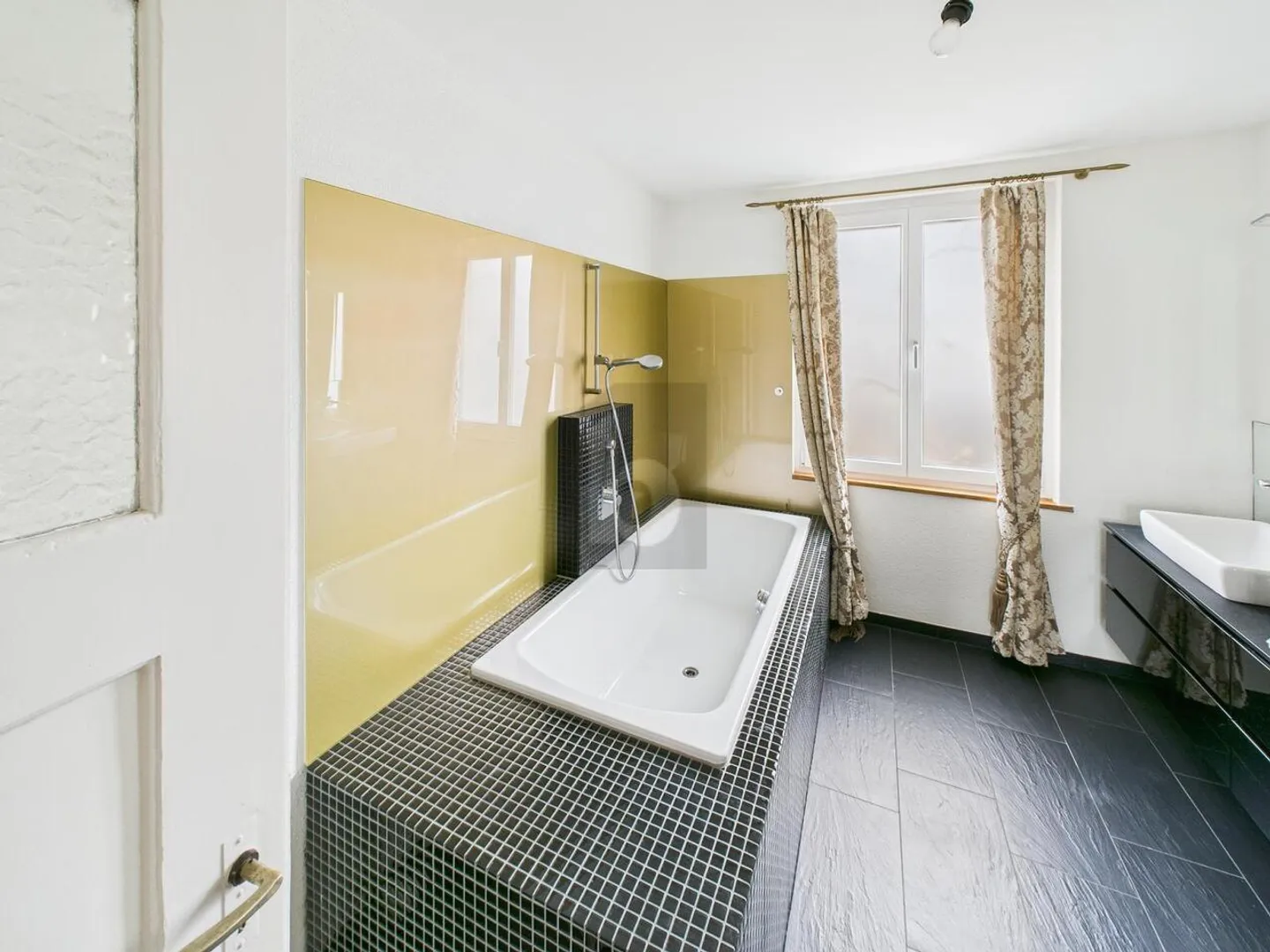 FAMILIENTRAUM MIT GROSSER TERRASSE UND GARTEN - Foto 3 von 6