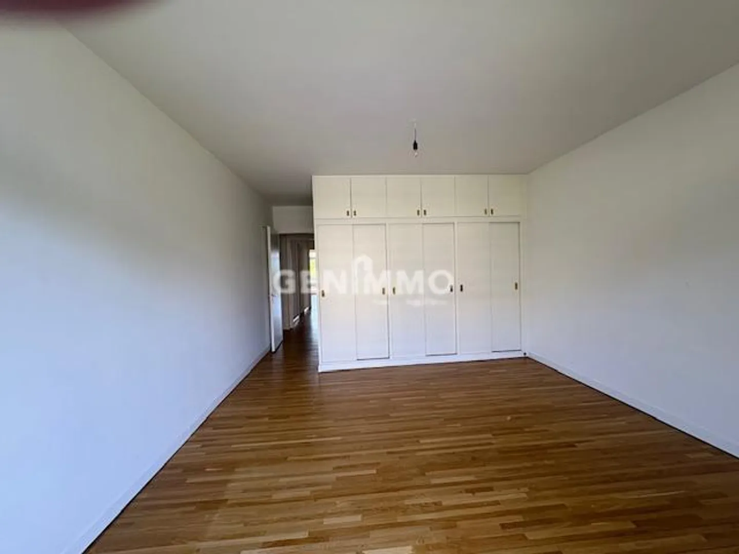5-Room Apartment with Passage - Photo 10 of 13