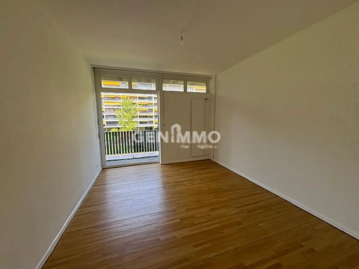 5-Room Apartment with Passage - Photo 11 of 13