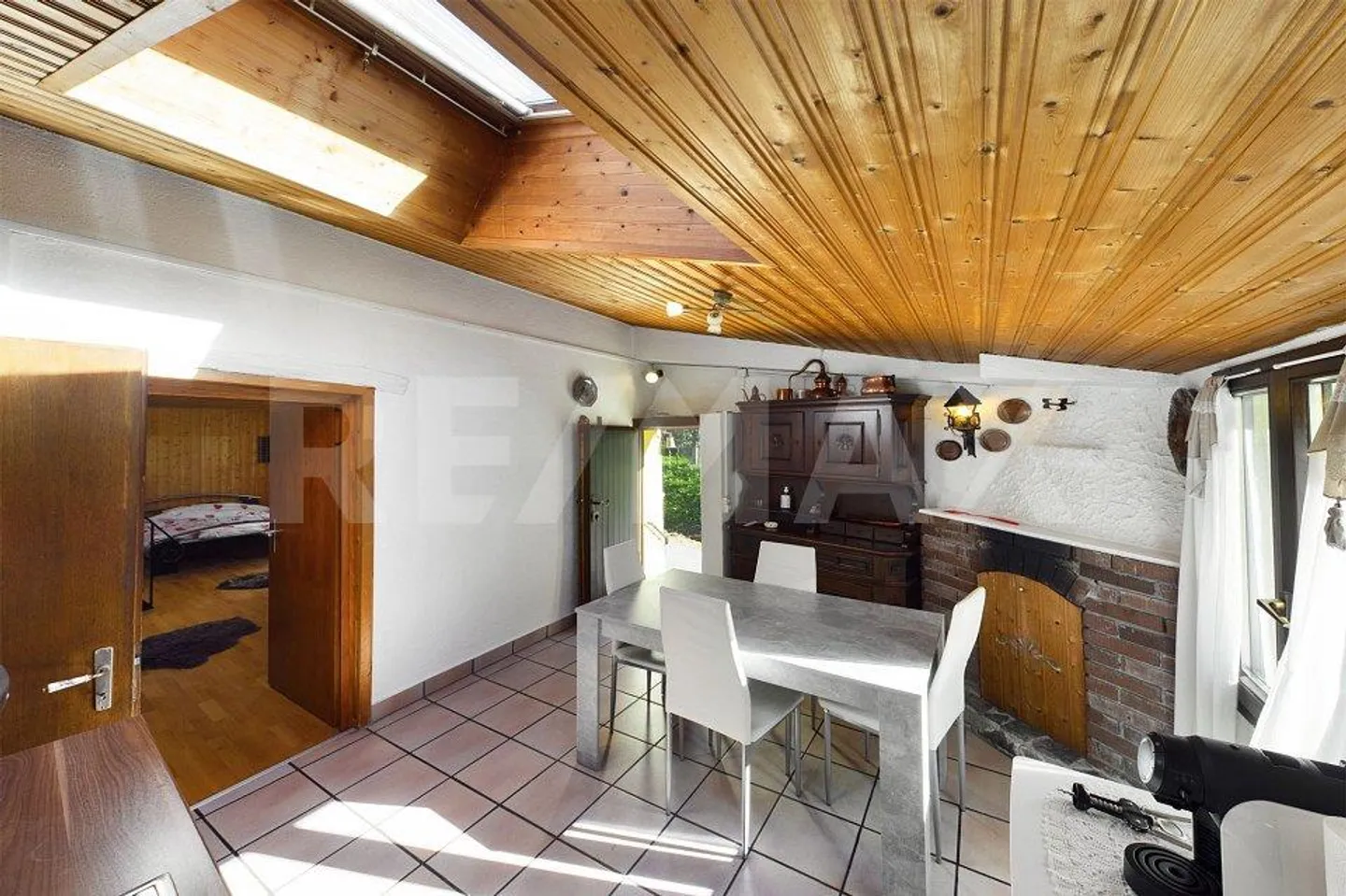 Casa unifamiliare rustica in mezzo a vigneti e montagne - Foto 6 di 10