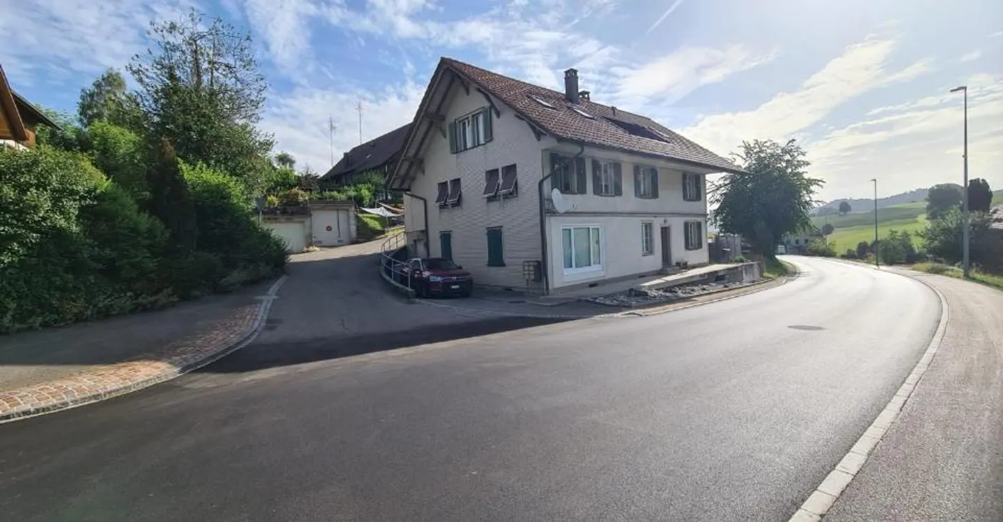 Grosszügiges Mehrfamilienhaus mit top Rendite und Parkmöglichkeit, Leimiswil - Foto 2 von 8
