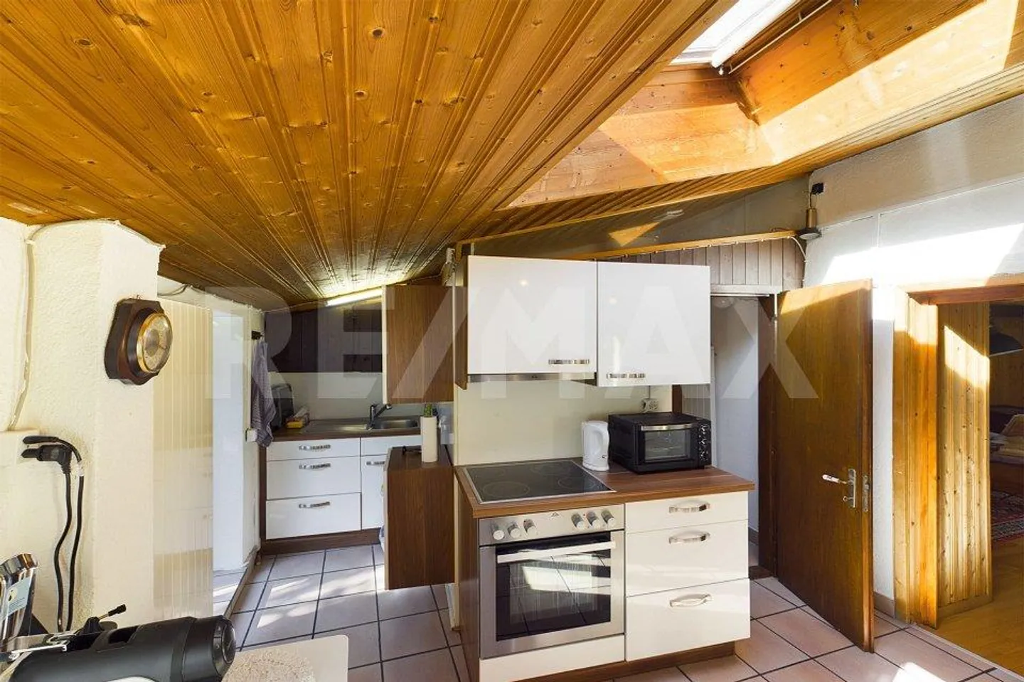 Casa unifamiliare rustica in mezzo a vigneti e montagne - Foto 7 di 10