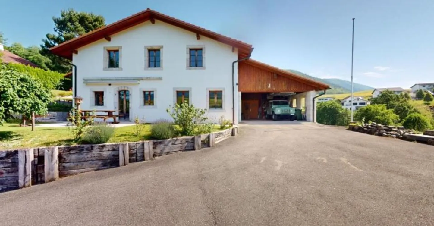 Maison Familiale Élégante à Court - Photo 2 sur 13