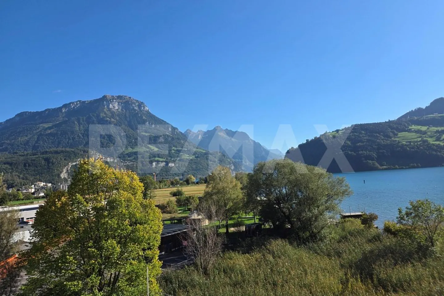 Newly built TOP 3.5-room penthouse apartment for rent, directly by the lake, in 6440 Brunnen SZ - Photo 3 of 12