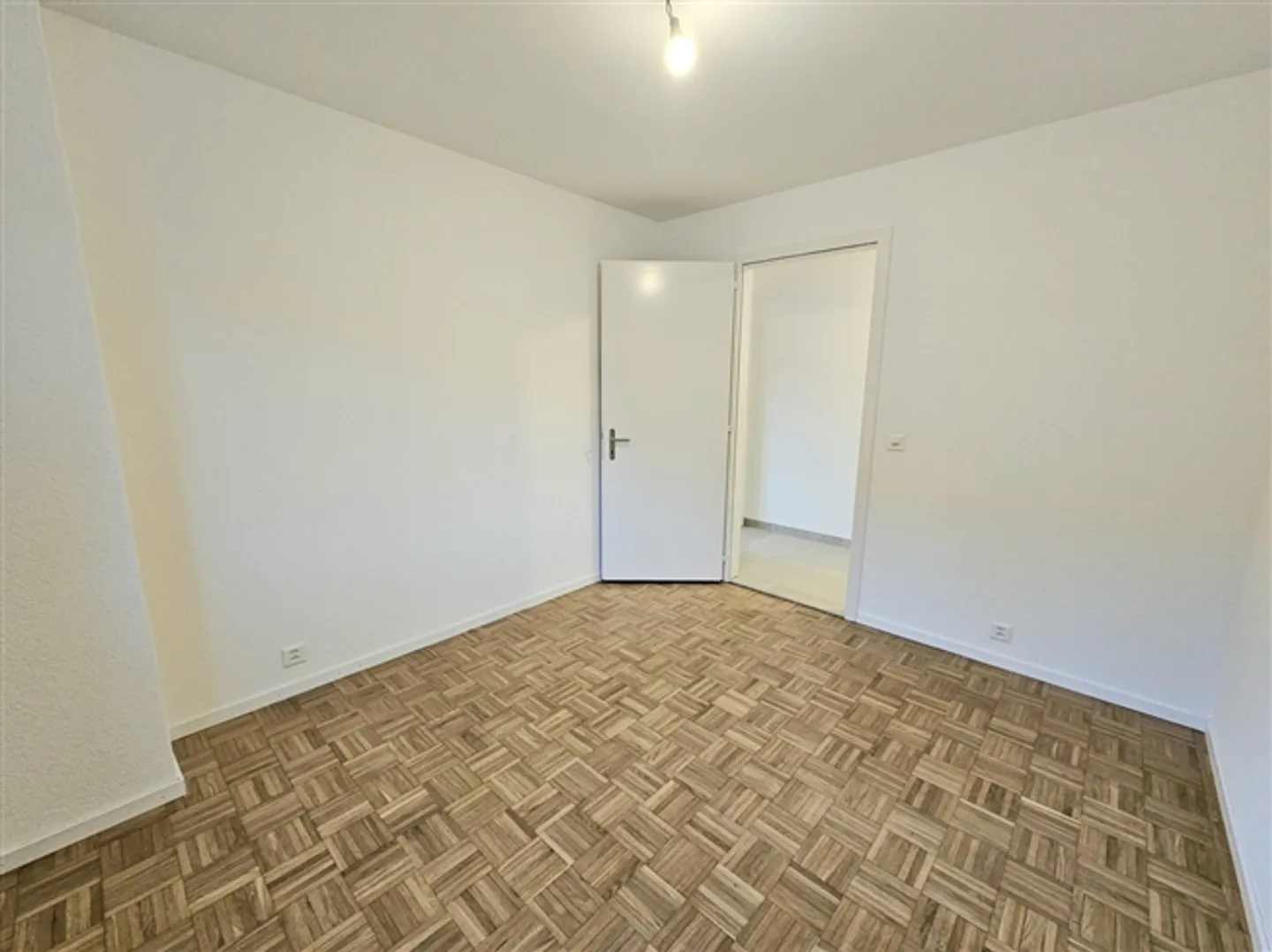 SCHÖNE 4.5 ZIMMER WOHNUNG IN MONTHEY VOLLSTÄNDIG RENOVIERT - Foto 10 von 11