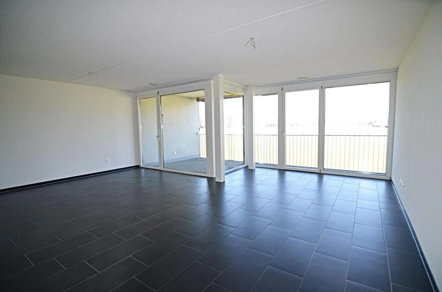 Spacieux appartement de 1,5 pièces avec balcon - Photo 3 sur 4