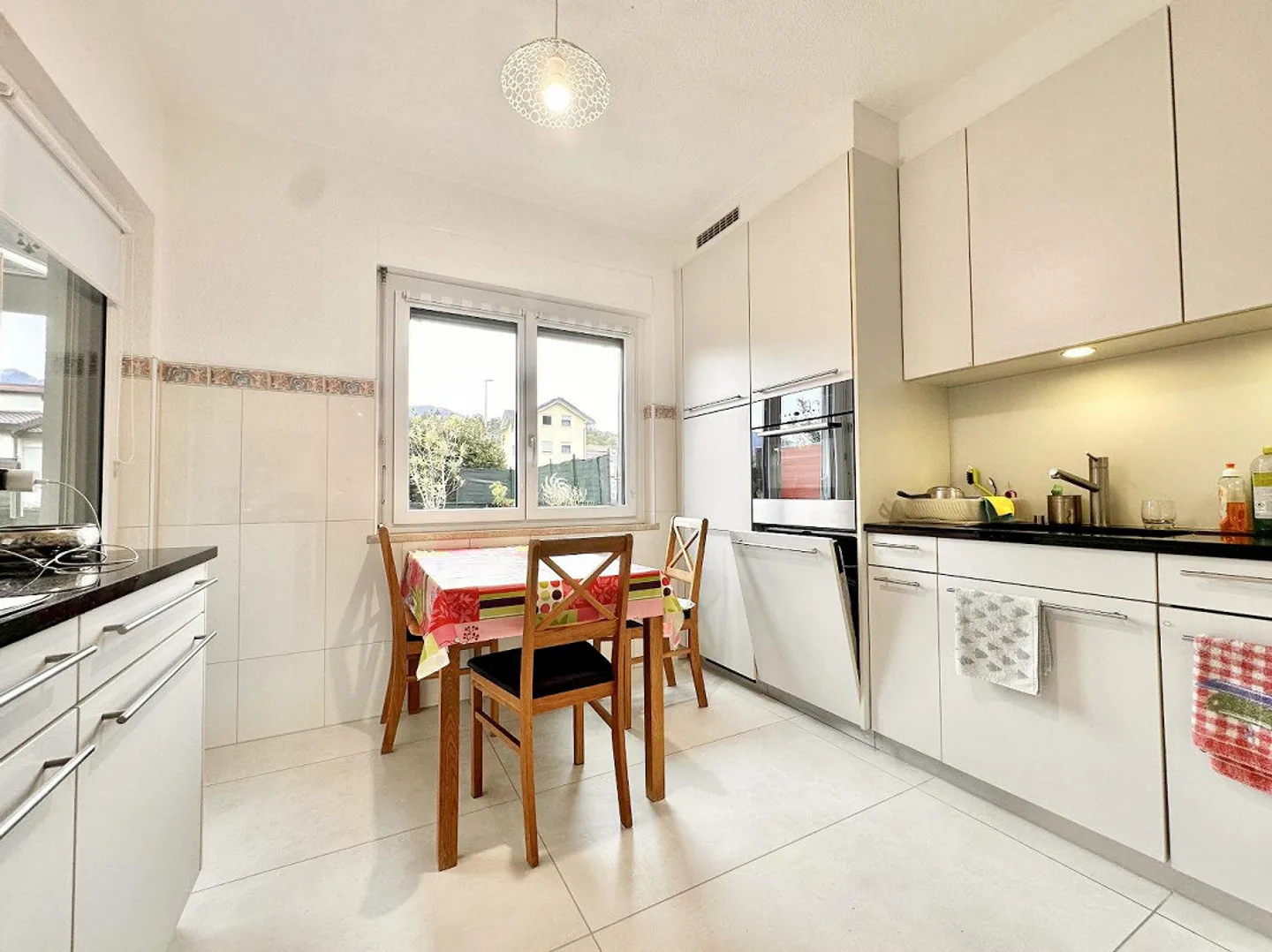 Semi-Detached House with Charm, Light and Garden - Photo 11 of 13