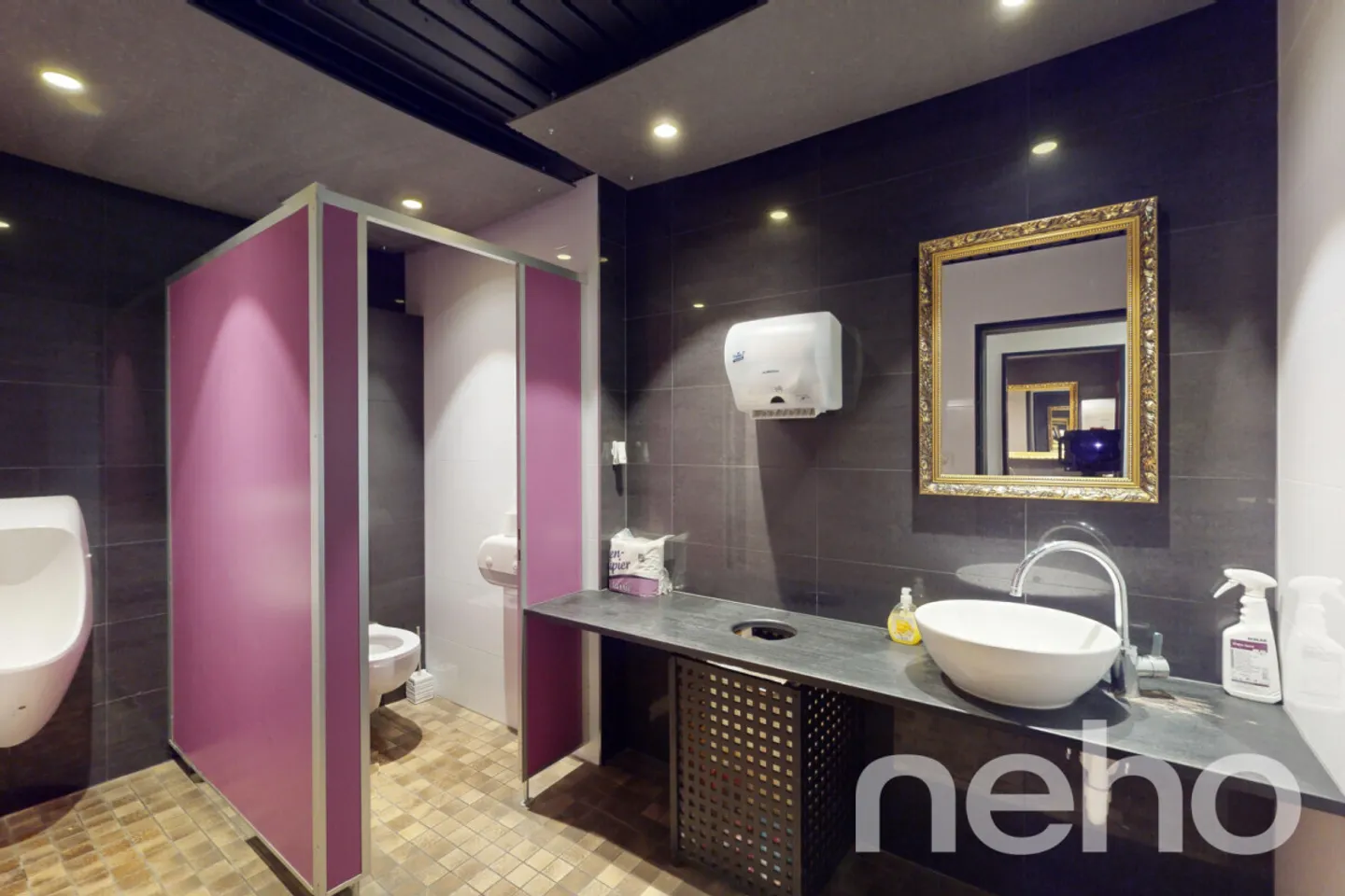 Mixed-use building for sale - Photo 12 of 13