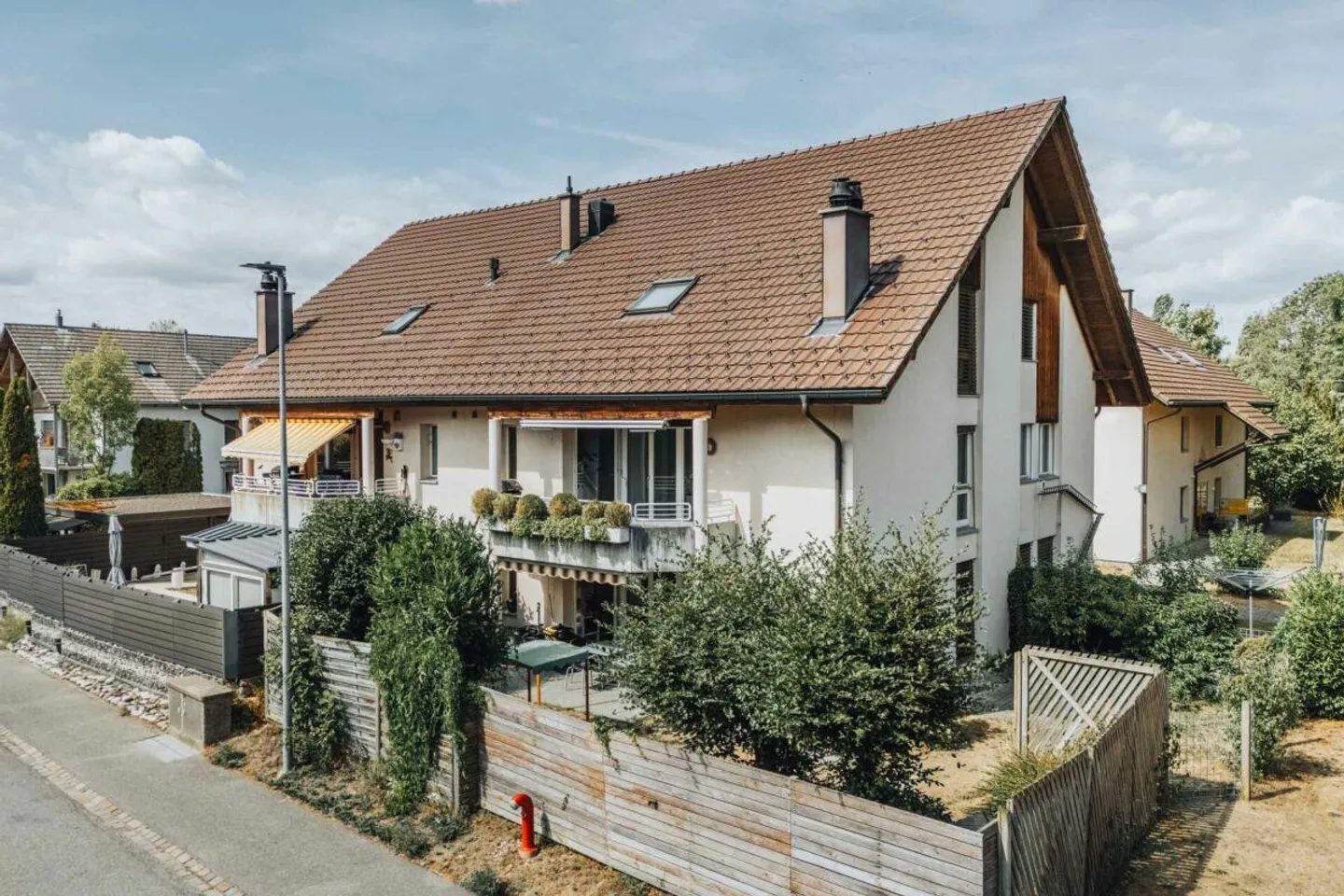Appartement lumineux de 4,5 pièces avec balcon couvert - Photo 1 sur 18