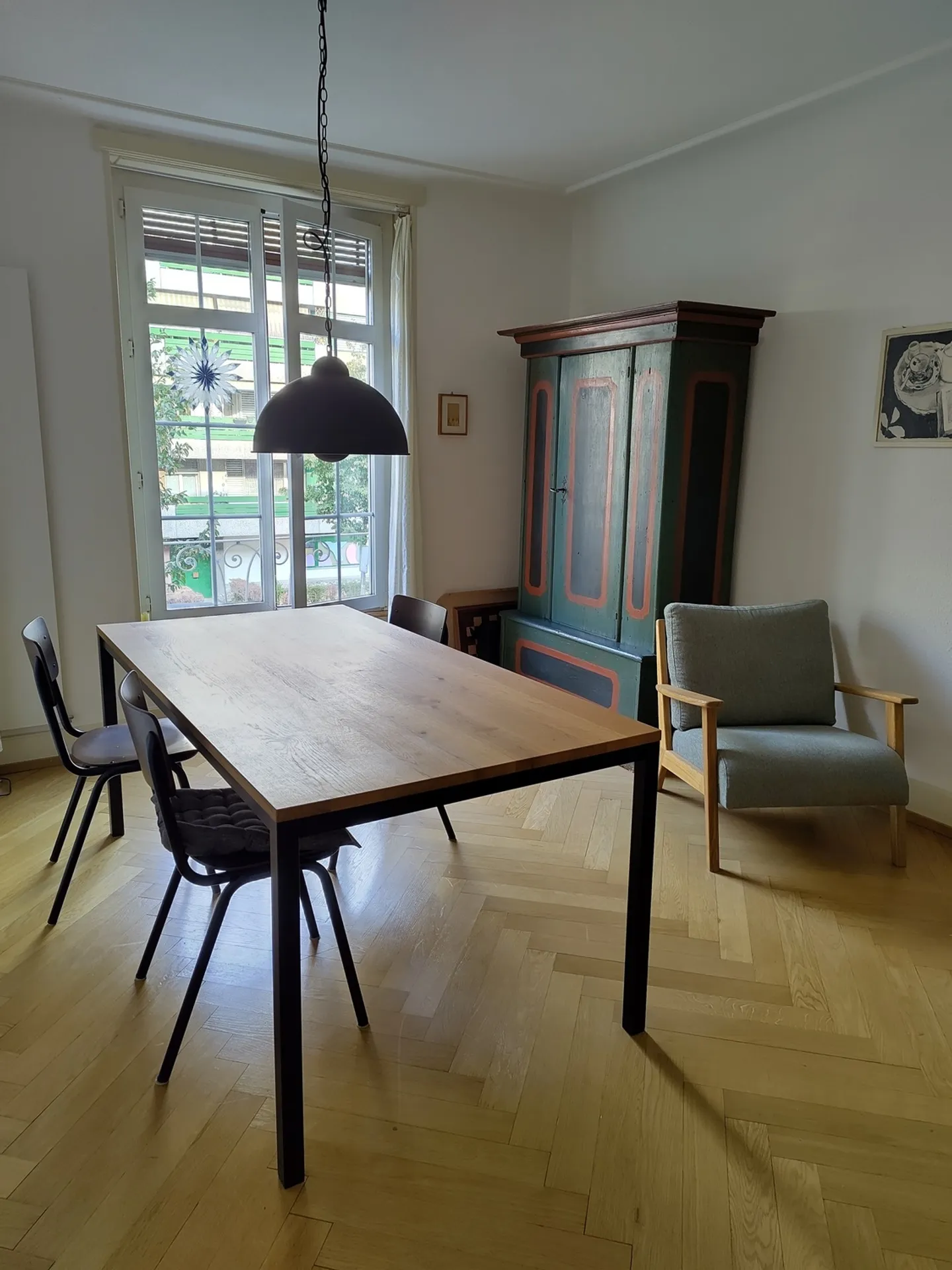 Charming Apartment with Balcony - Photo 3 of 8