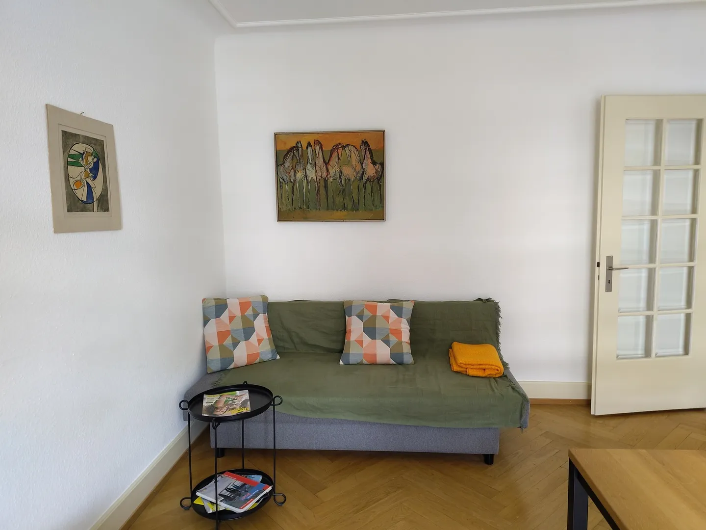 Charming Apartment with Balcony - Photo 4 of 8