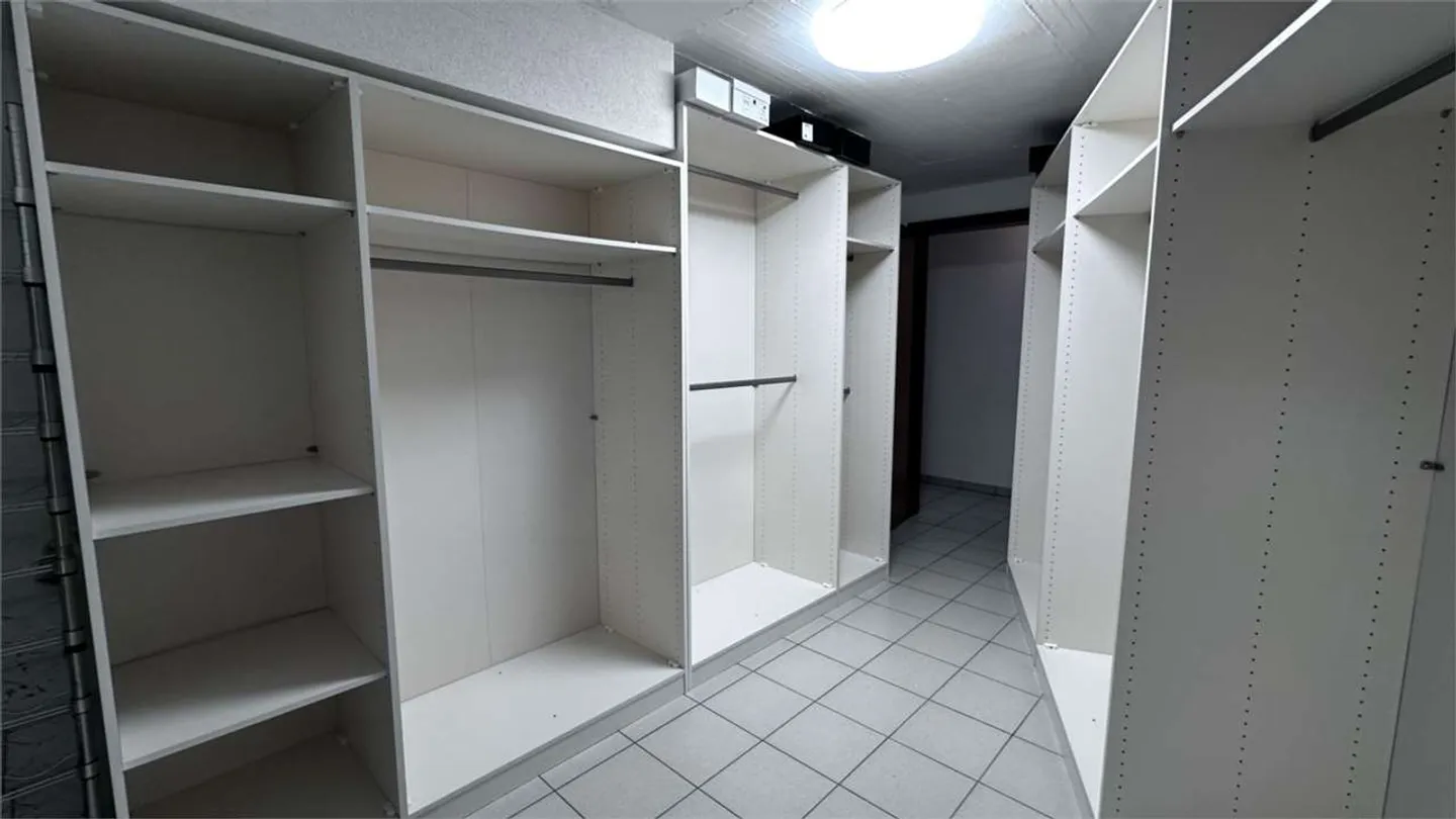 Elegante Villa mit Garten - Foto 41 von 47