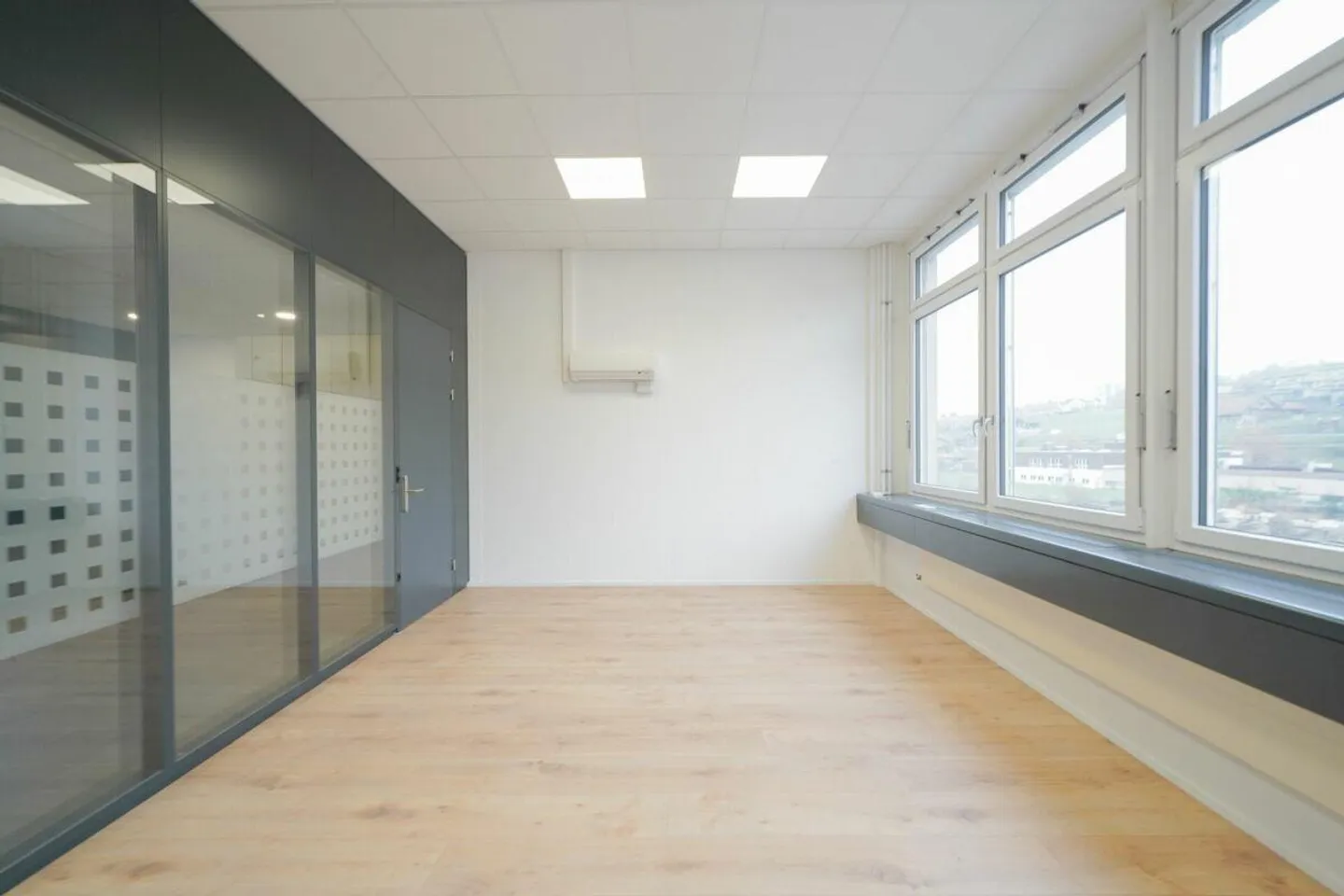Bureaux élégants avec vue imprenable dans un emplacement privilégié - Photo 2 sur 11