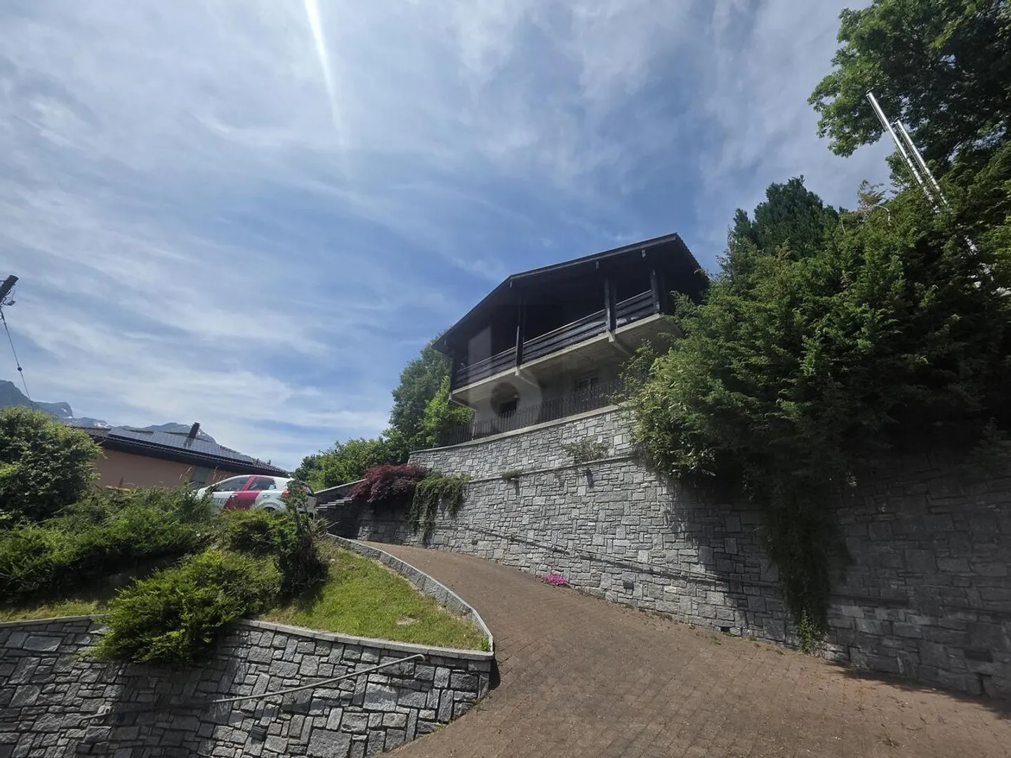 ACCOGLIENTE E SOLEGGIATA CON VISTA PANORAMICA - Foto 1 di 5