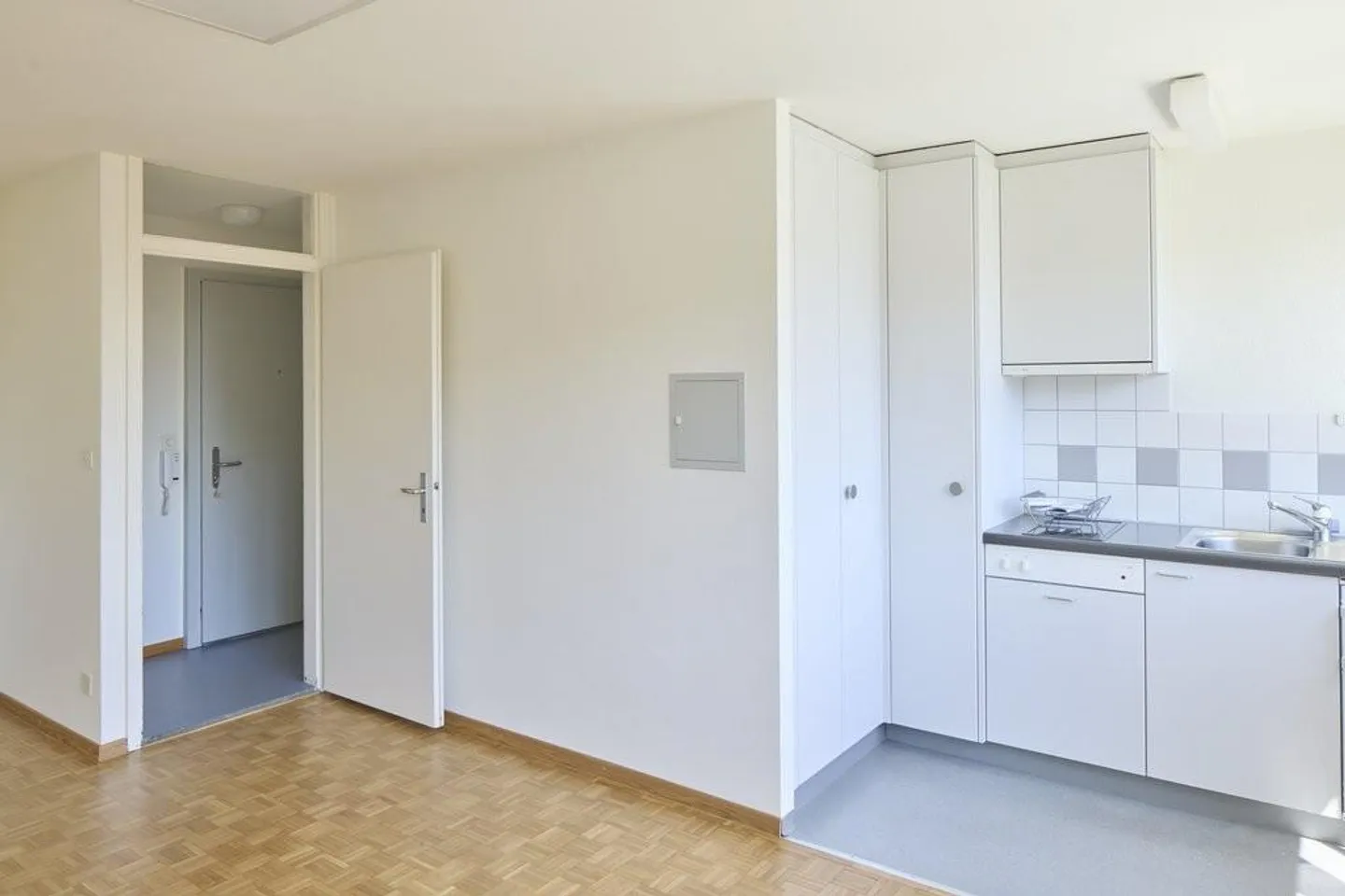 Preiswertes Apartment Nähe ÖV - Foto 7 von 8