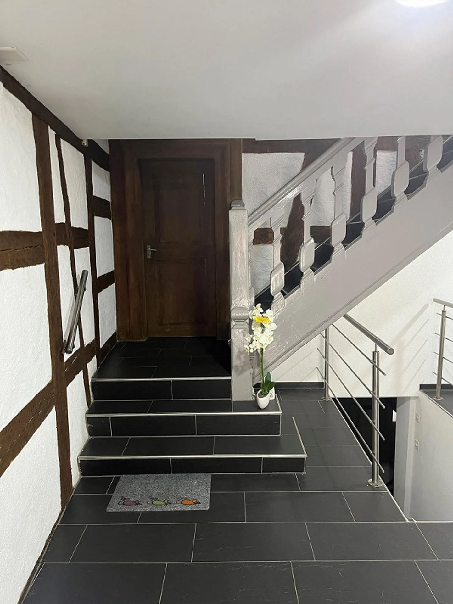 Casa multifamiliare storica con fascino e buon rendimento ad Arbon - Foto 2 di 14