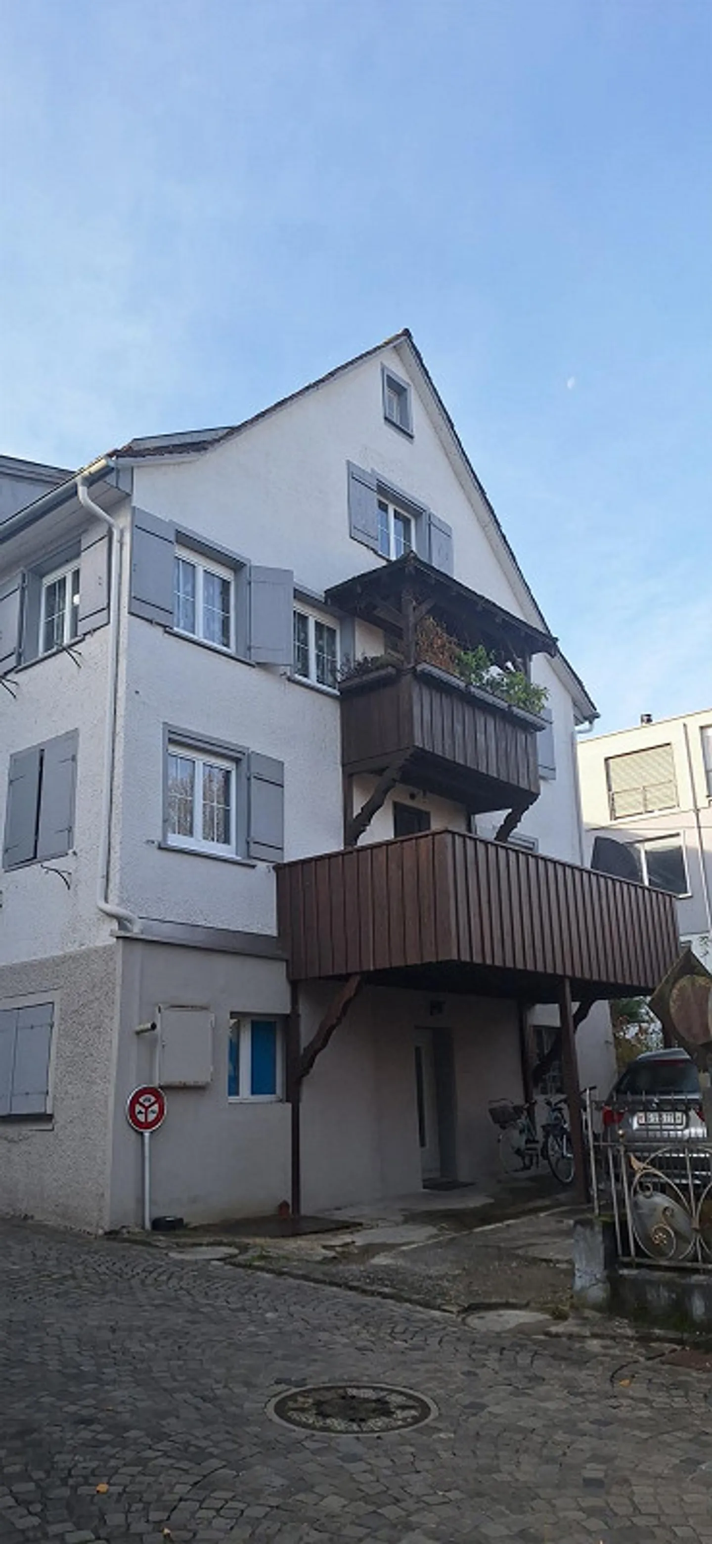 Casa multifamiliare storica con fascino e buon rendimento ad Arbon - Foto 3 di 14