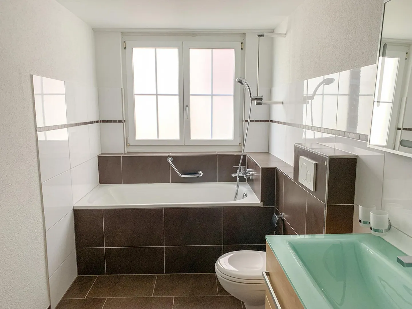 Casa multifamiliare storica con fascino e buon rendimento ad Arbon - Foto 5 di 14