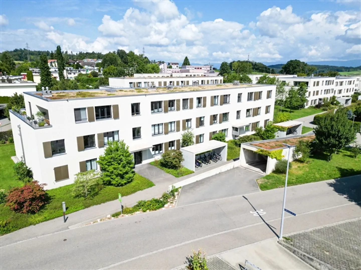 Appartamento moderno di 3,5 stanze in un tranquillo quartiere residenziale a Münchenbuchsee - Foto 1 di 16