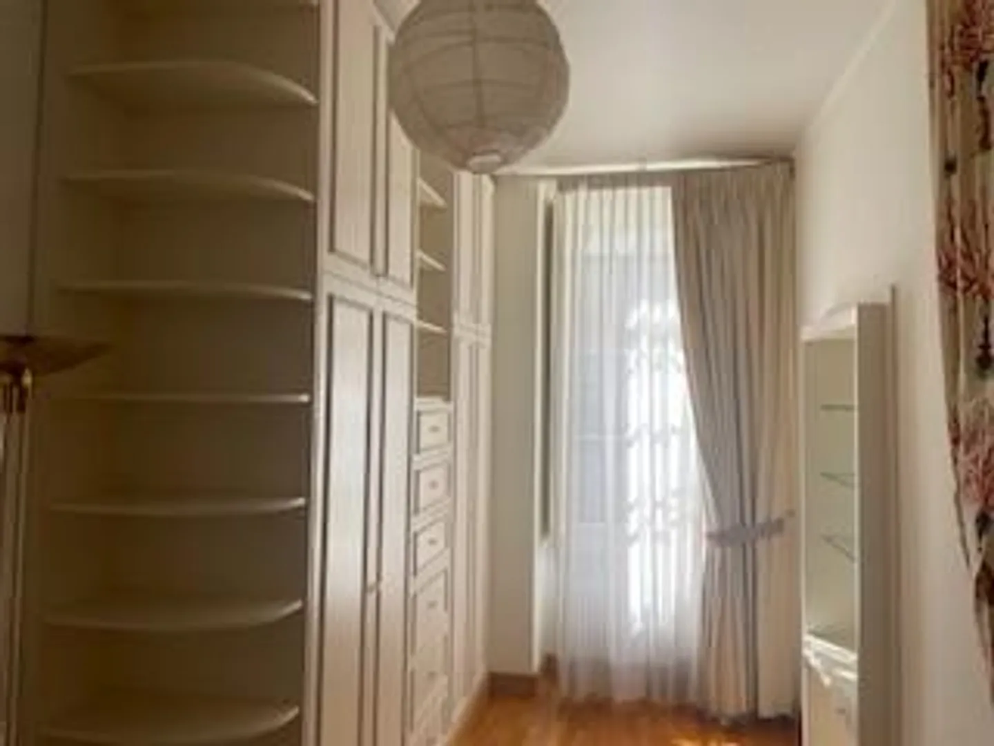 Charming Apartment in Geneva - Photo 2 of 5