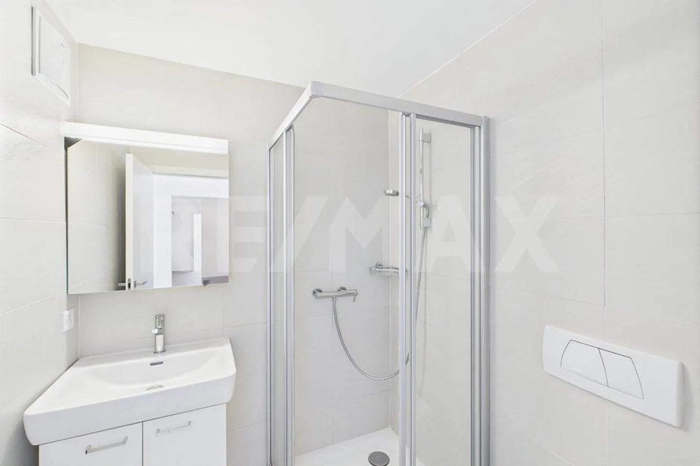 Résidence Vedò - Élégant penthouse avec une grande terrasse couverte - Photo 10 sur 13