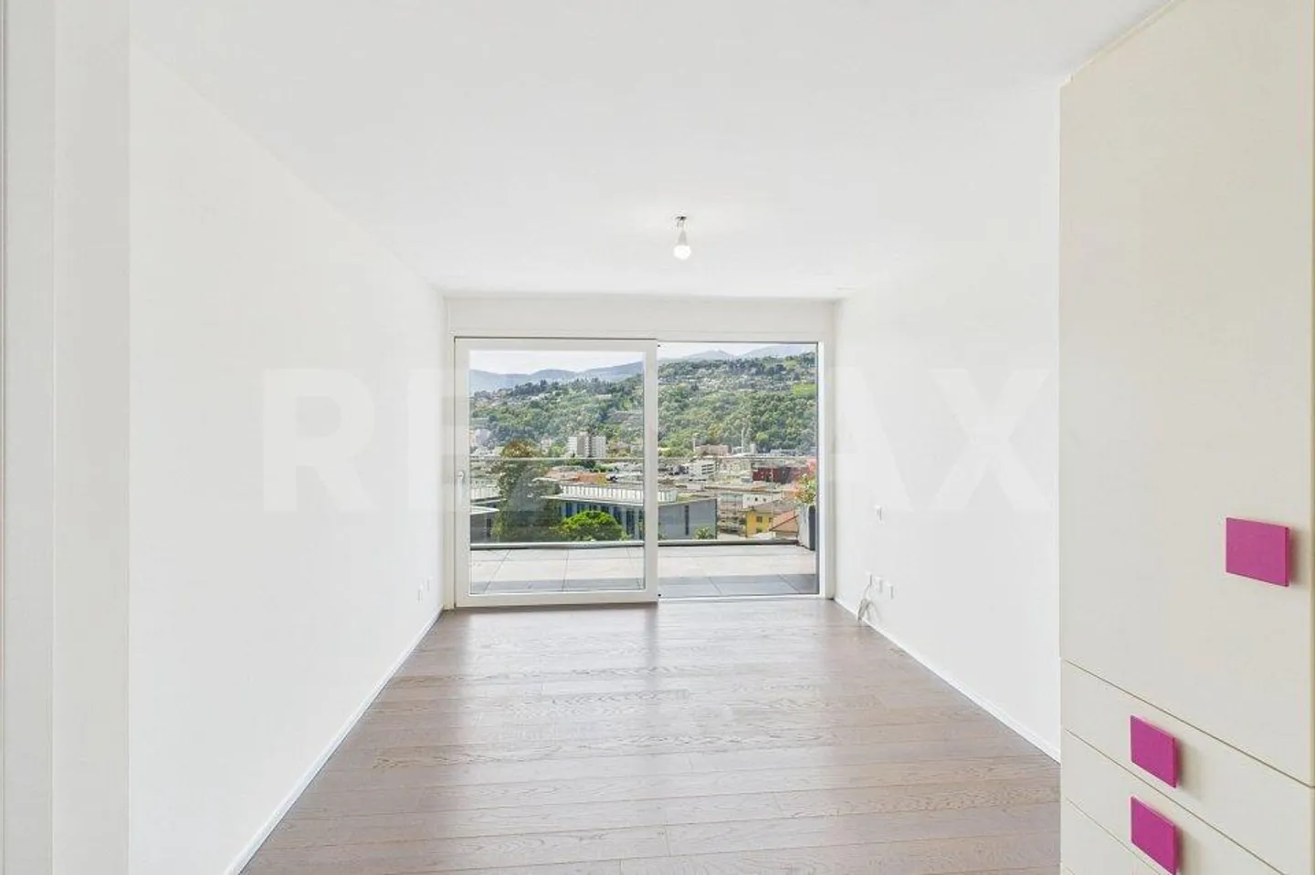 Résidence Vedò - Élégant penthouse avec une grande terrasse couverte - Photo 13 sur 13